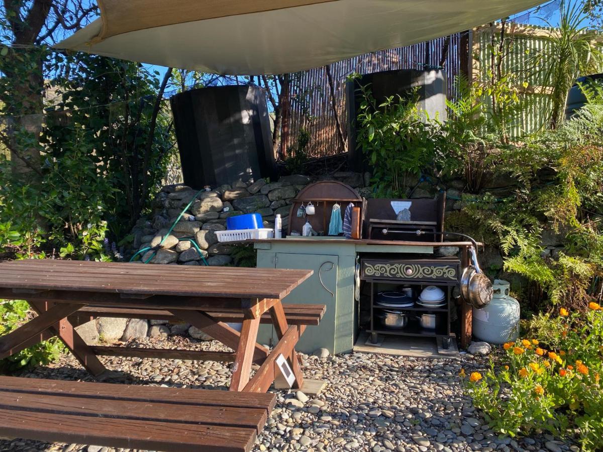 Отель Omarama Oasis - Permaculture Glamping Pohara Экстерьер фото