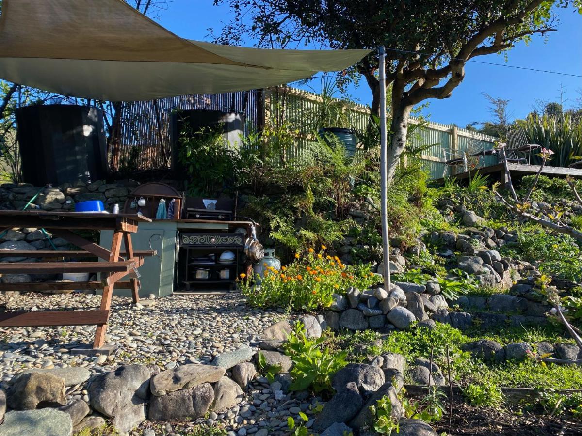 Отель Omarama Oasis - Permaculture Glamping Pohara Экстерьер фото