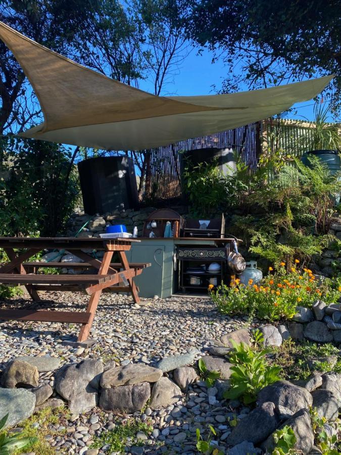 Отель Omarama Oasis - Permaculture Glamping Pohara Экстерьер фото