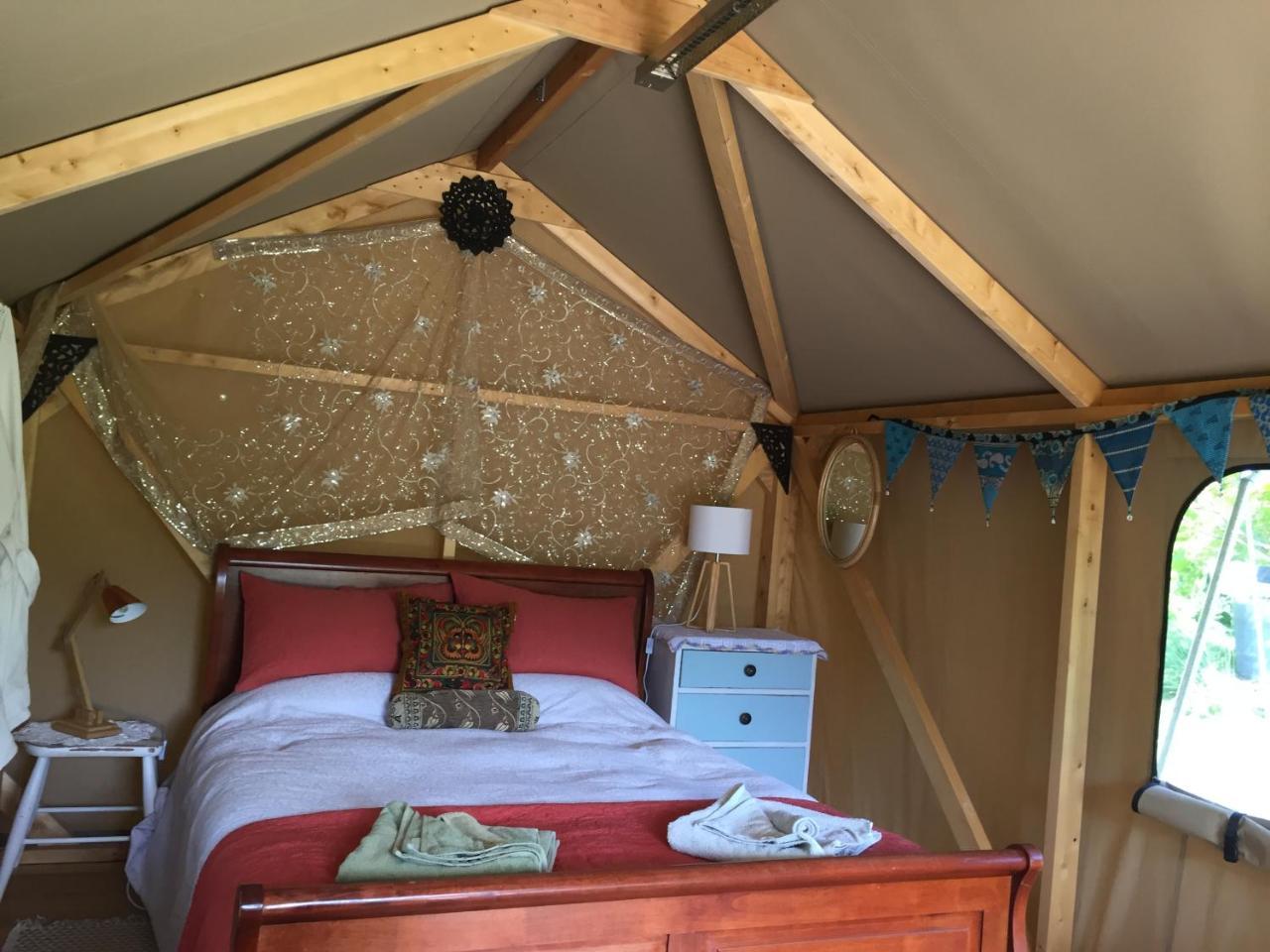 Отель Omarama Oasis - Permaculture Glamping Pohara Экстерьер фото