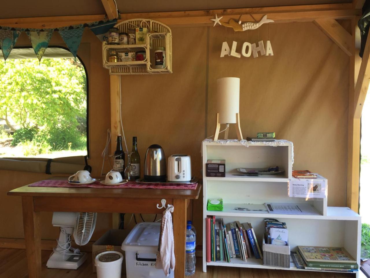 Отель Omarama Oasis - Permaculture Glamping Pohara Экстерьер фото
