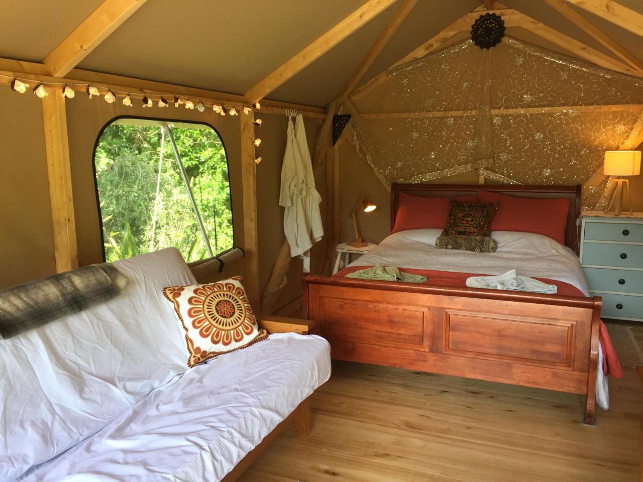 Отель Omarama Oasis - Permaculture Glamping Pohara Экстерьер фото