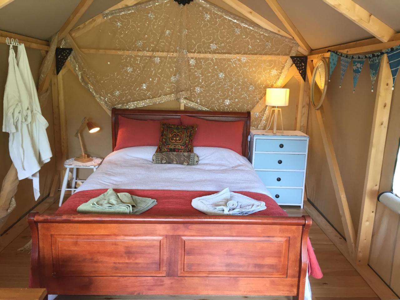 Отель Omarama Oasis - Permaculture Glamping Pohara Экстерьер фото