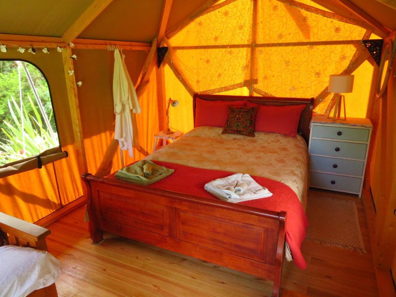 Отель Omarama Oasis - Permaculture Glamping Pohara Экстерьер фото