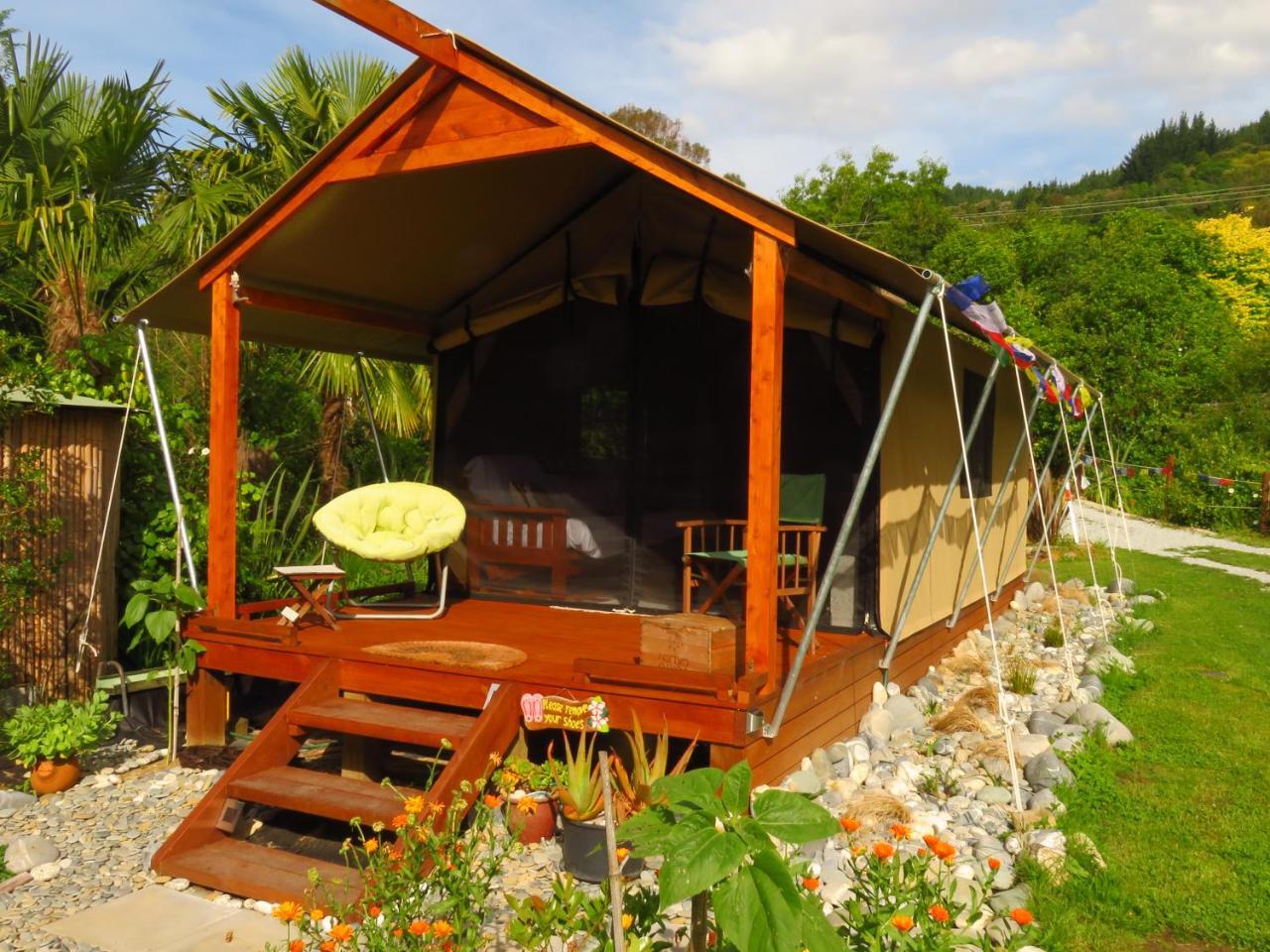Отель Omarama Oasis - Permaculture Glamping Pohara Экстерьер фото
