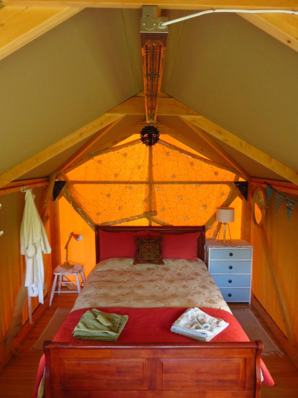 Отель Omarama Oasis - Permaculture Glamping Pohara Экстерьер фото