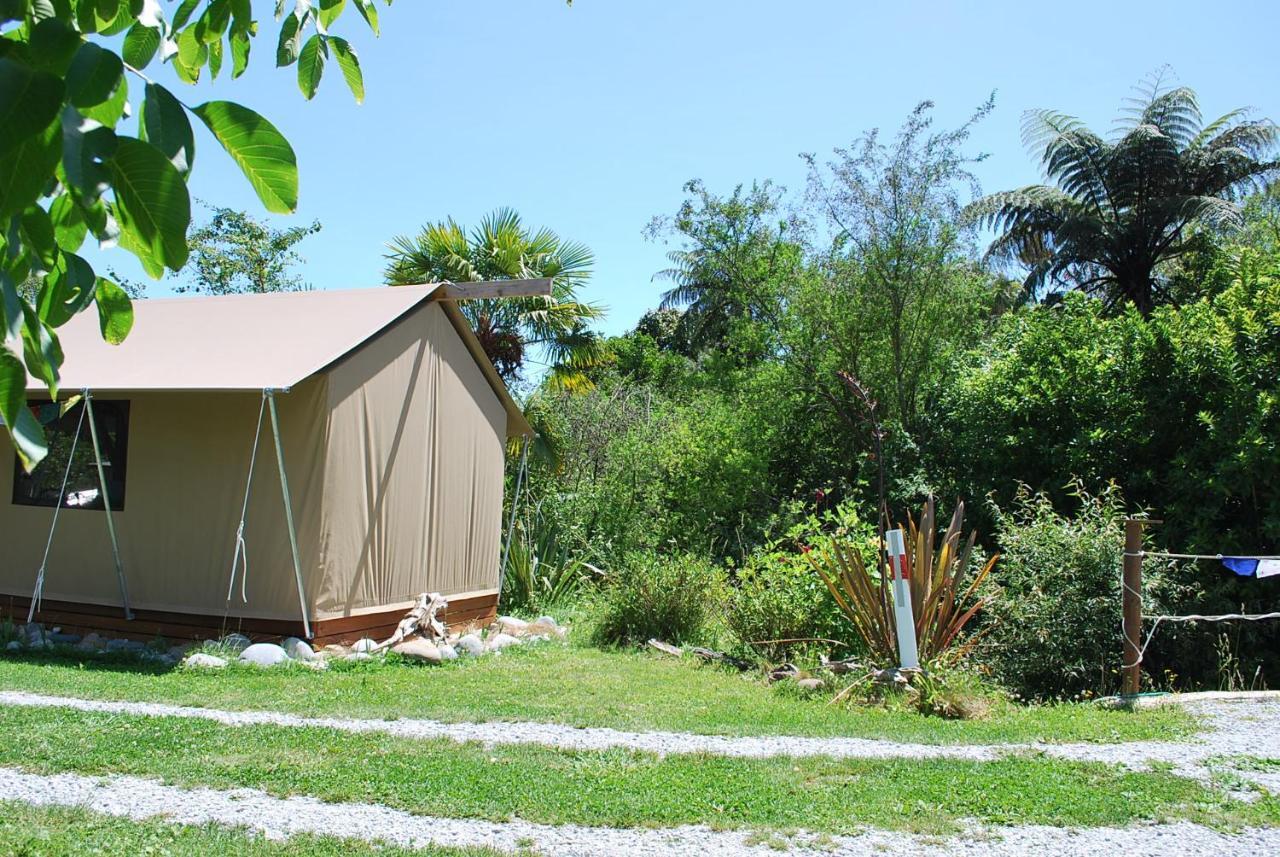 Отель Omarama Oasis - Permaculture Glamping Pohara Экстерьер фото